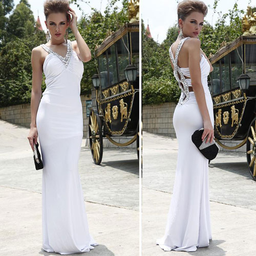 Długie czarne sukienki okolicznościowe-biała dopasowana sukienka